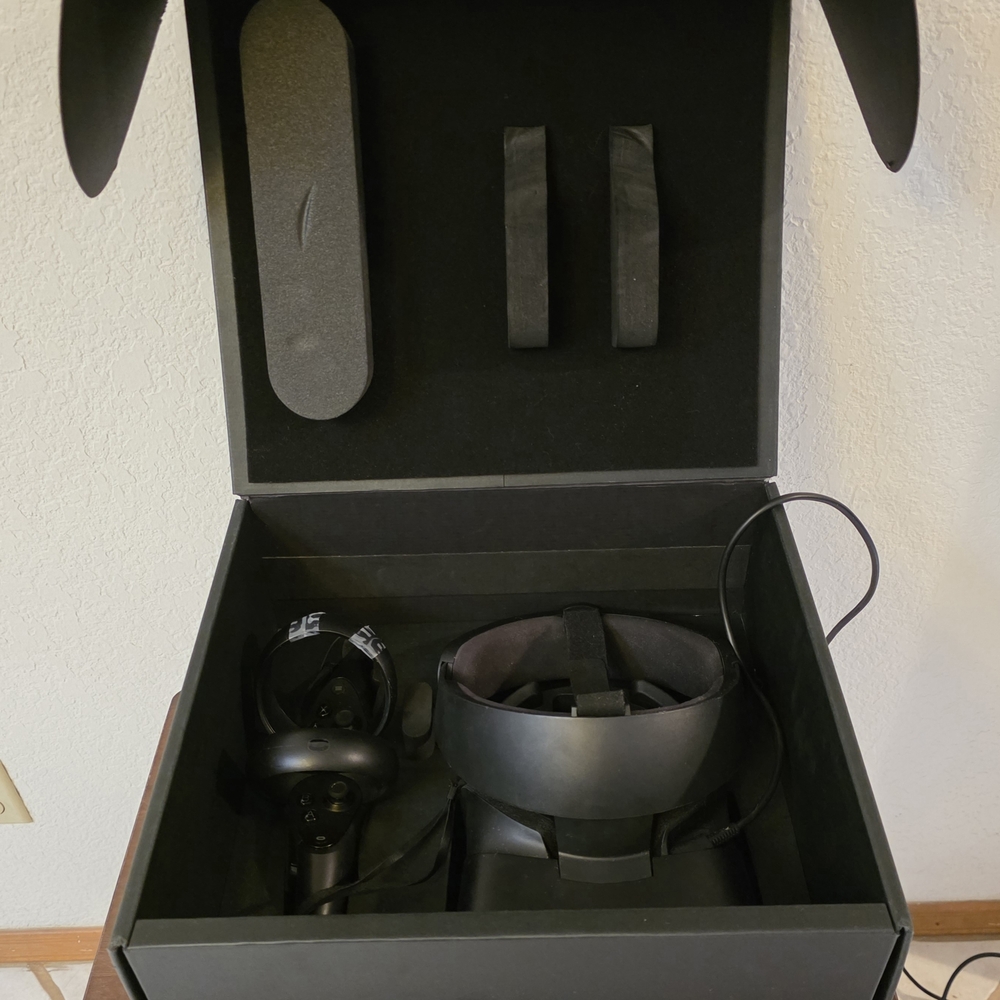 VR Headset with Controllers - Black